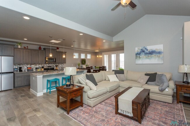 Photo - 1372 Springfield St