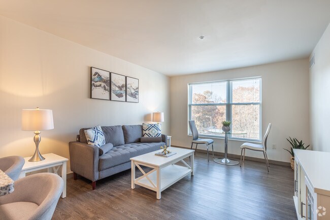 2HAB, 1BA 865 ft² - Glenville CircleNorth