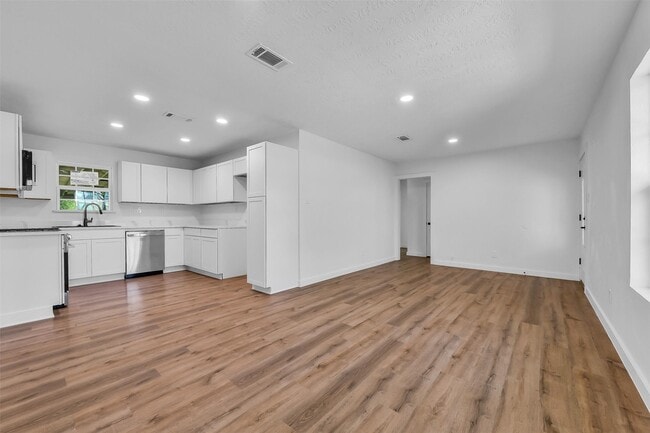 Photo - 1913 41st Ave N