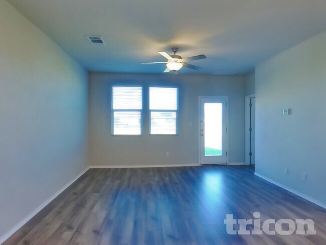 Photo - 5112 Saddle Clb Dr