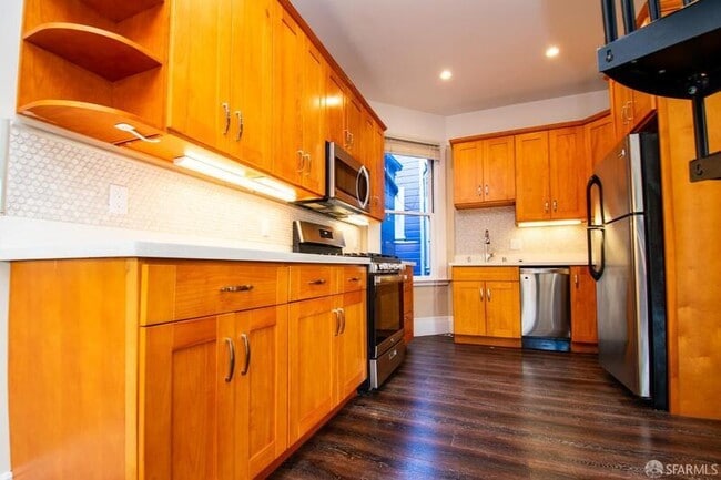 Photo - 205 Bonview St