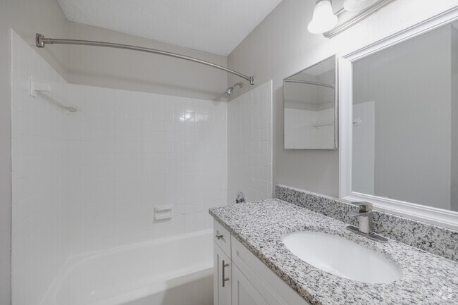 3BR, 1BA - 1,037SF - Primary Bathroom