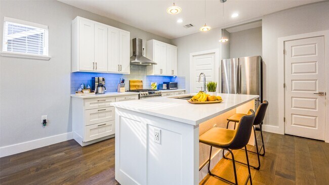 4205 Alexandria Dr