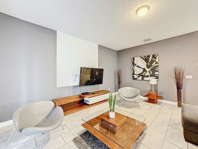 Building Photo - 1589 Flange Dr