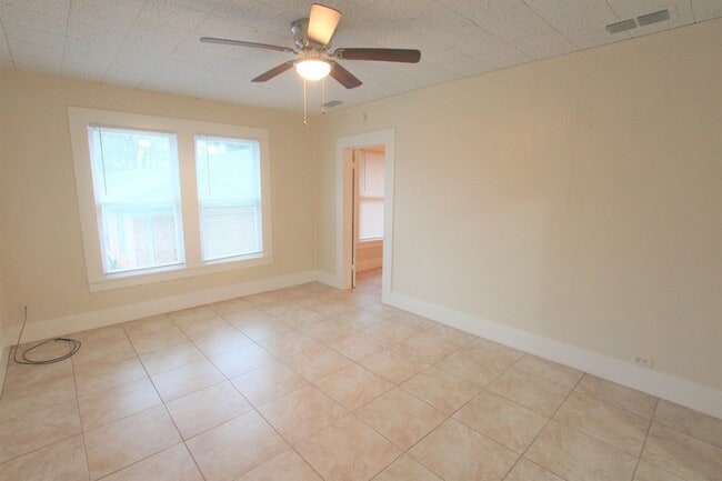Photo - 1428 E Houston St Unidad 1428
