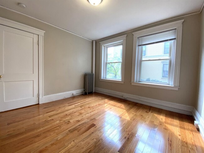 4 Craigie Cir Unit 4