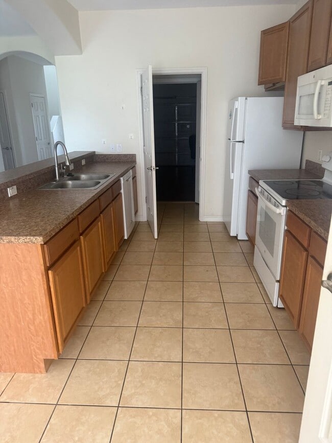 Building Photo - Townhouse For Lease in Saint Cloud