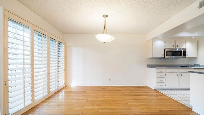 Photo - Luxury Penthouse Newly Renovated 1 Bed + D...