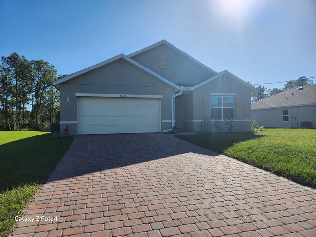 Photo - 20580 Charles St