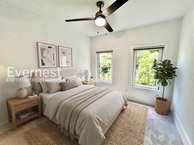 Building Photo - 5-Bed/4-Bath/Voucher Accepted/Available Now!