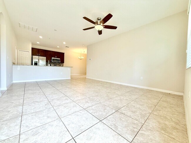Photo - Refined living in Oak Ridge – Bright 3 Bedrooms/2 Bath End-unit home!
