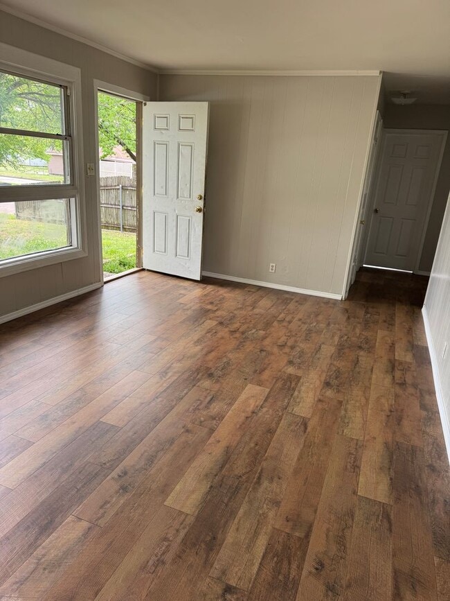 Photo - 1669 S Hickory Ave