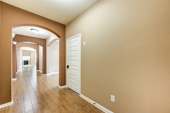 Photo - 18318 Russett Green Dr