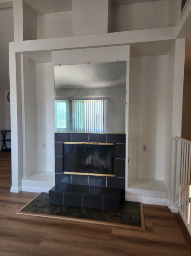 Wood/Gas Fireplace - 625 S Osage Ave Unit 2