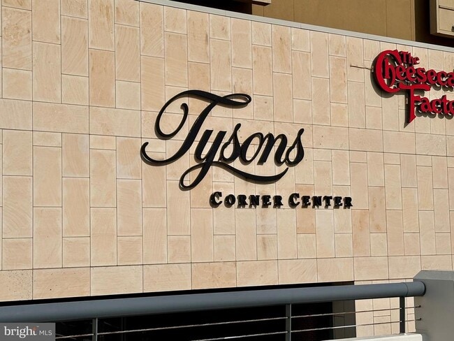 Photo - 2113 Chain Bridge Rd