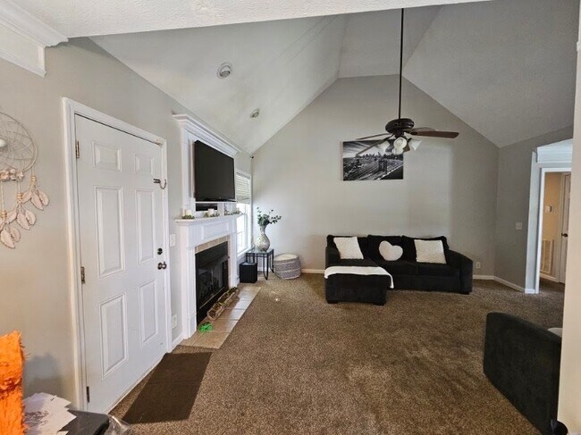 Photo - 692 Winding Bluff Way