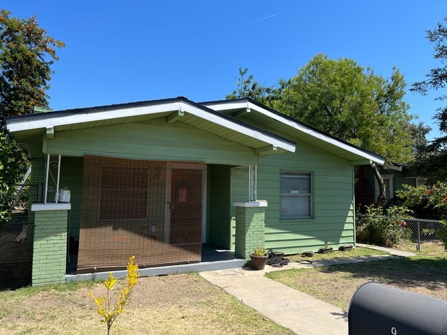 Building Photo - Charming 2 Bedroom, 1 Bath Home in Tower District