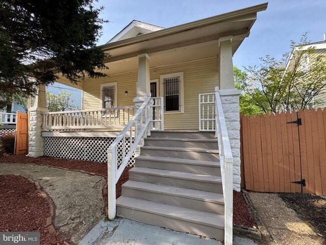 Building Photo - 3214 Otis St Rental