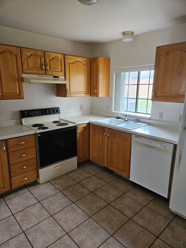 Photo - North Orem 2 bedroom/1 bath apartment Unit 833 (TH)