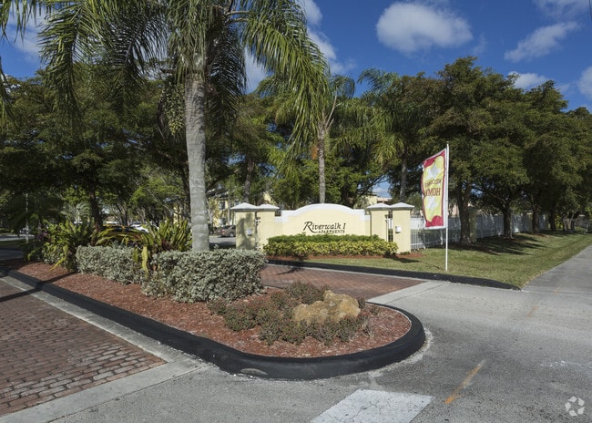 Photo - Riverwalk I Apartments