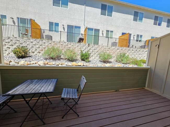 Building Photo - 2 Bedroom 2.5 Bath Close to UNR!