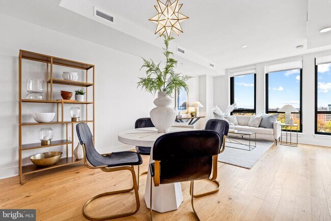 Photo - 1211 Van St SE Unit 718