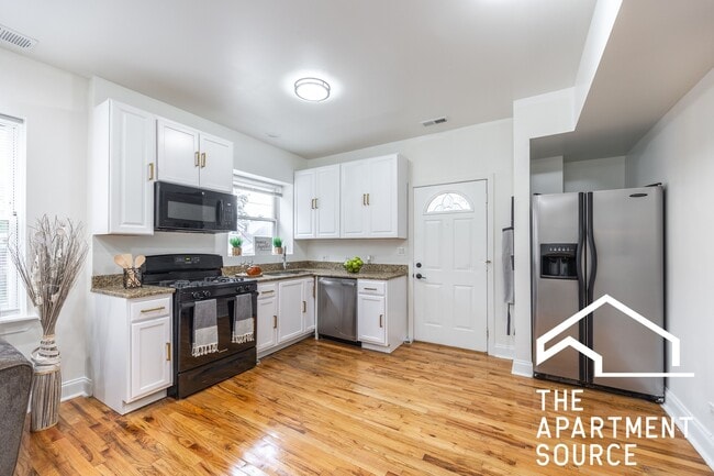 Photo - 3849 W Ainslie St Unit 1