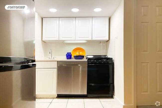 Building Photo - 105 W 77th St Rental