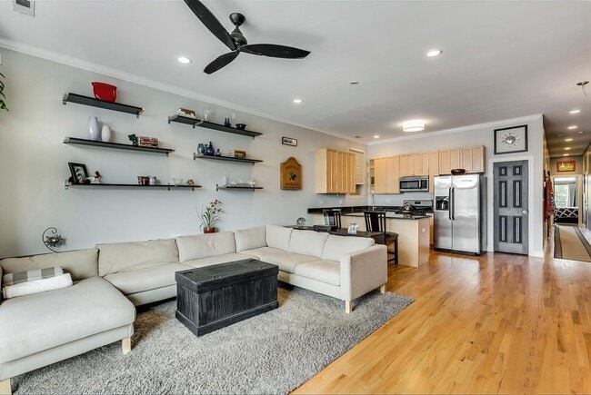 Photo - 2740 W Belmont Ave