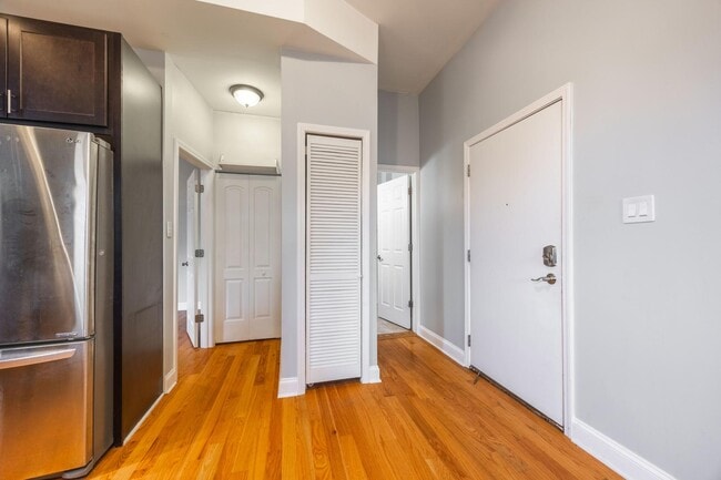 Photo - 2122 N Milwaukee Ave Unit 2