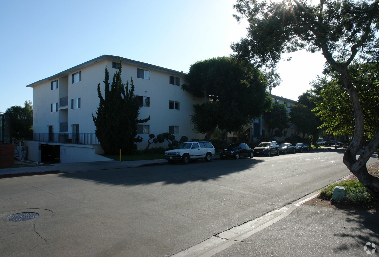 Skyview Apartments - Skyview Apartments