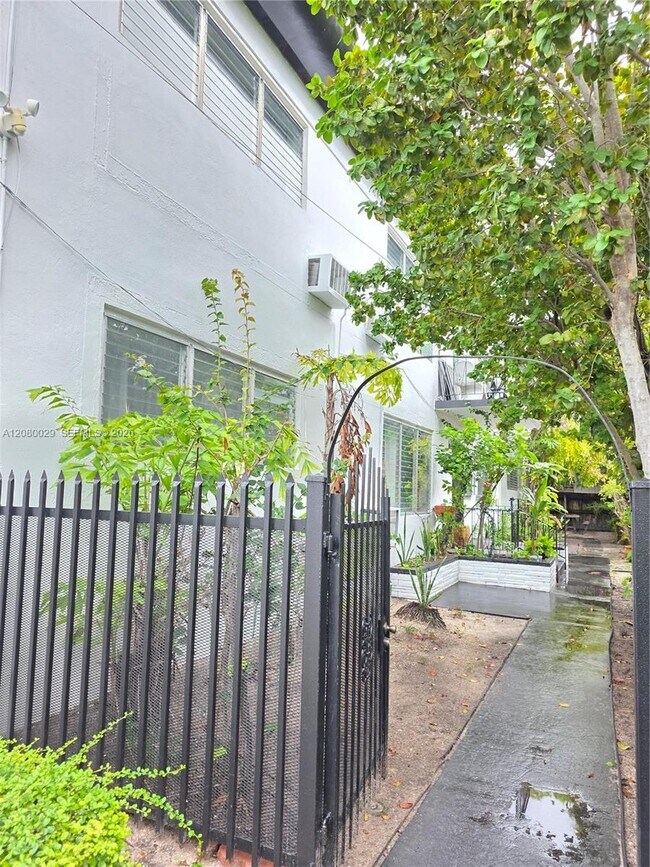824 82nd St Unit 1