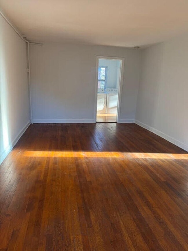 Building Photo - 4835 Indian Ln Unit #202