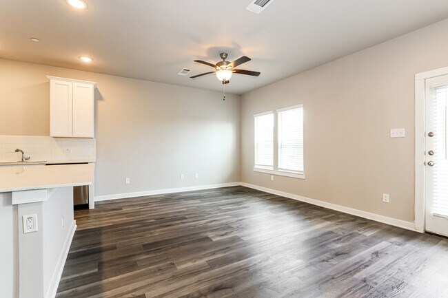 Photo - 357 N Centro Cir
