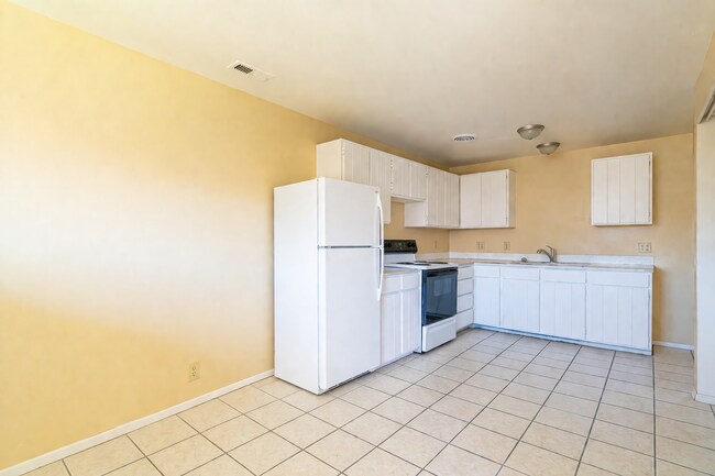Photo - Sunny & Inviting Apartment with Clean Finishes in Great Location Unit #3
