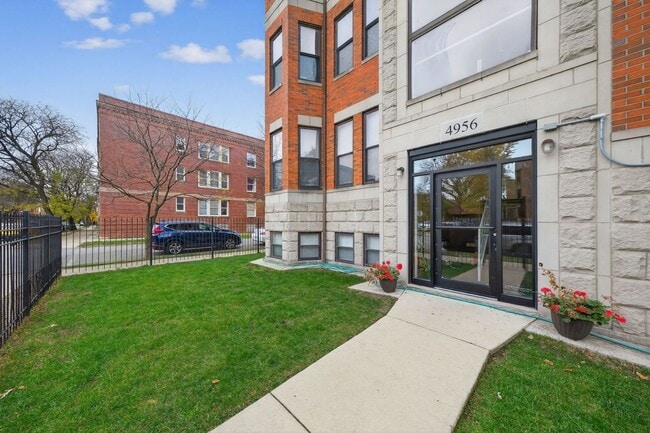 Photo - 4956 S Champlain Ave