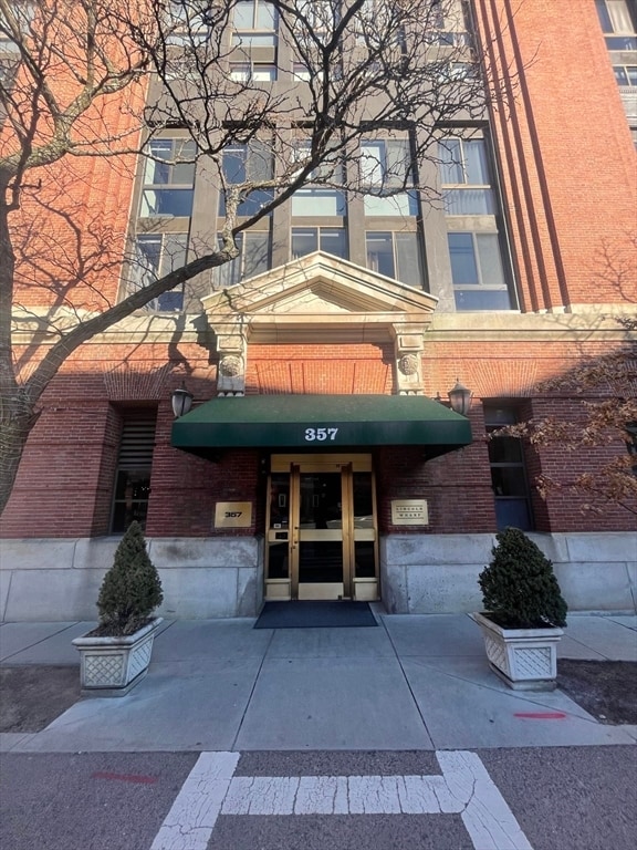 Building Photo - 357 Commercial St Unit 116