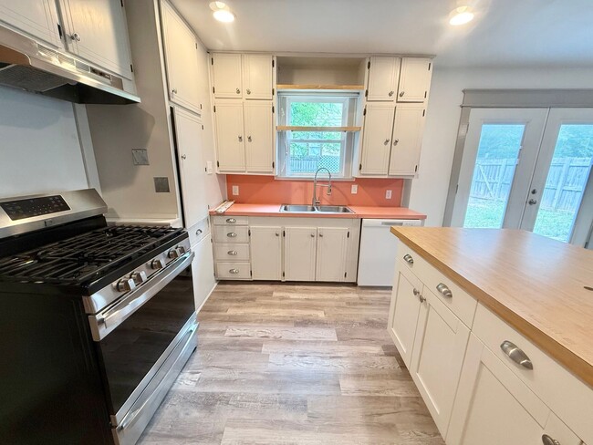 Photo - 402 Bonner St