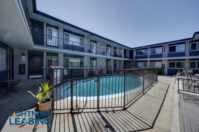 Photo - 328 W Queen St Condo Unit 11D
