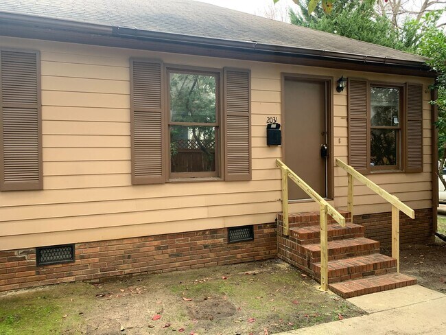 Duplex located in the Dilworth! - Duplex located in the Dilworth! House