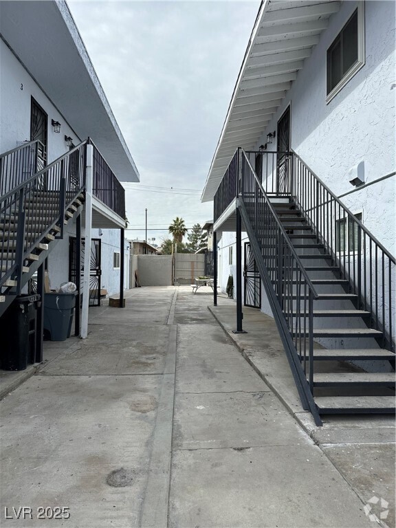Building Photo - 621 N 11th St Rental