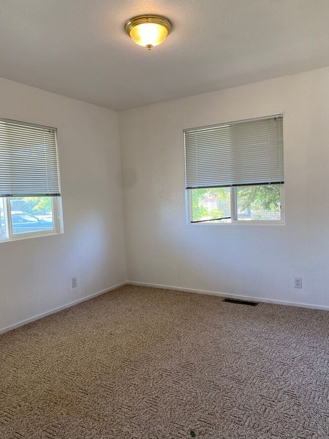 Photo - 2918 El Noble Ave