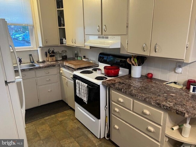 Photo - 37 N Clinton St