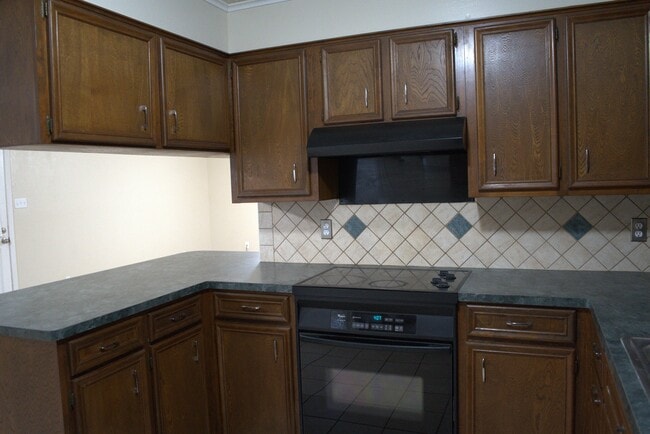 Photo - 421 Brigadoon St