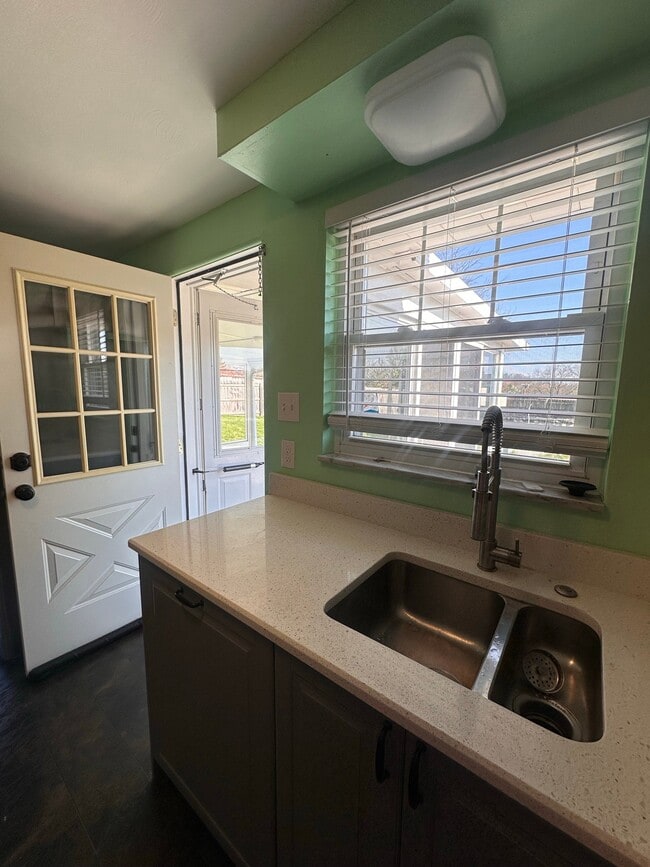 Photo - 206 Valley Vale Dr