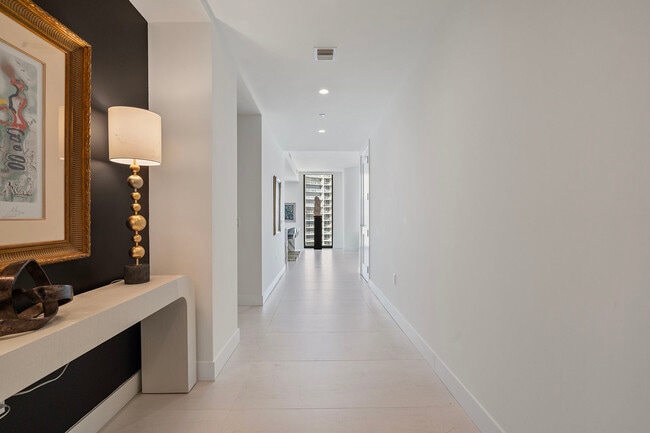 Photo - 301 1st St S