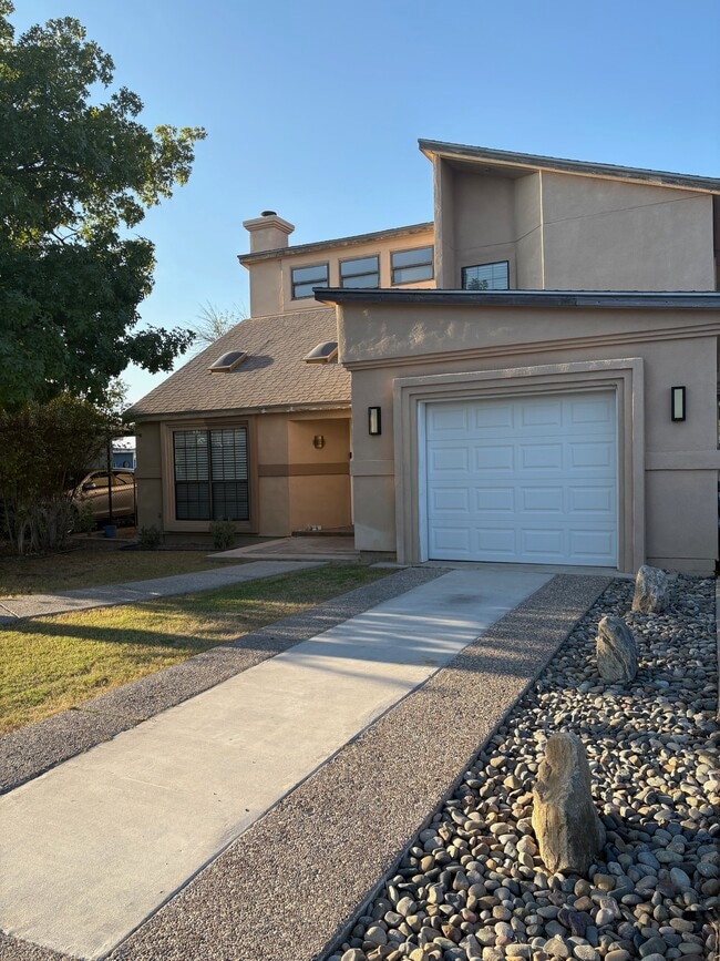 Photo - 105 Braun St