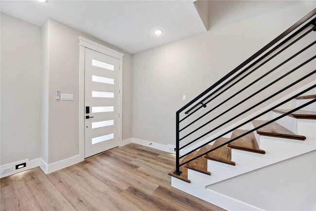 Photo - 4624 Mayflower St