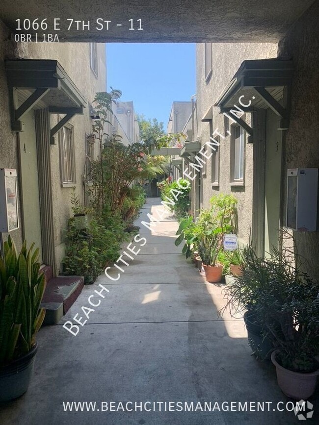 Building Photo - 1066 E 7th St Unit 11 Rental