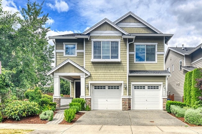 Building Photo - Spacious 4-Bed Home in the Northshore School District